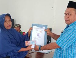 Puluhan Warga Desa Kabawakole Terima BLT Dana Desa