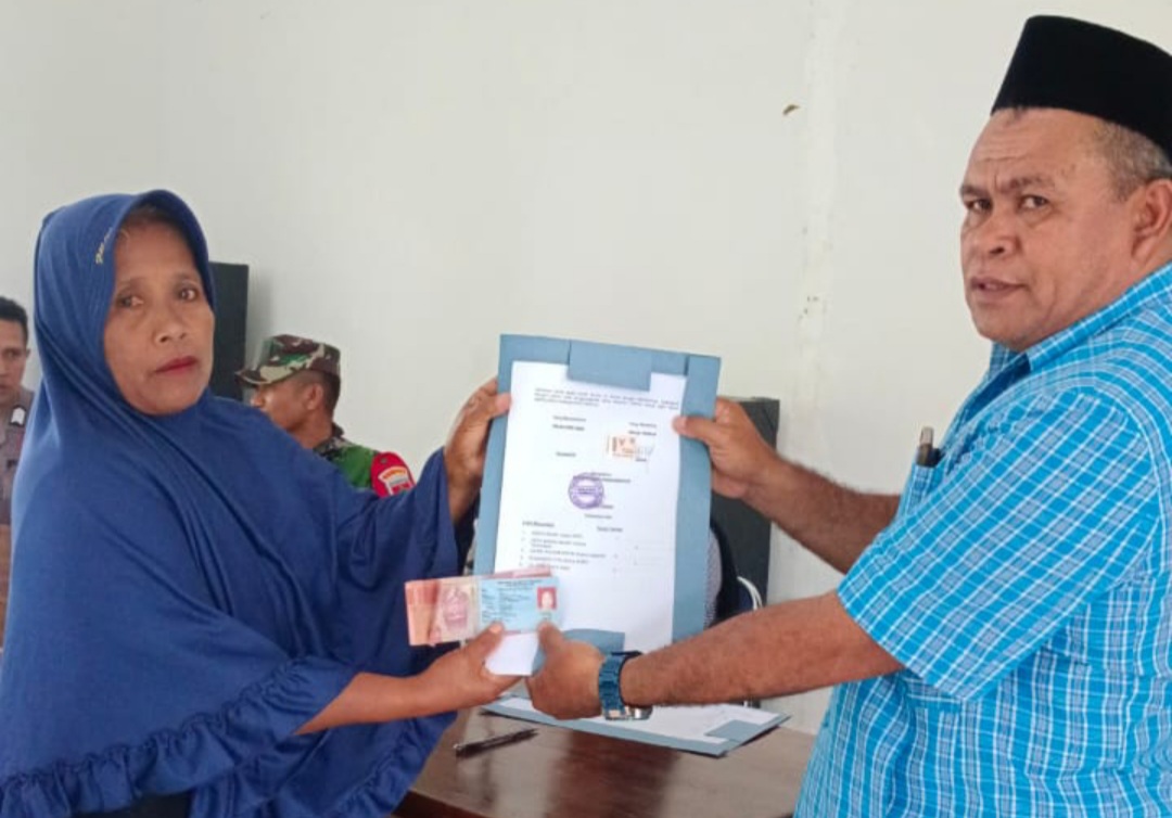 Puluhan Warga Desa Kabawakole Terima BLT Dana Desa