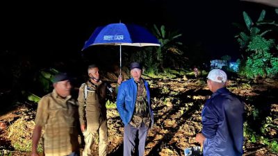 Gerak Cepat, Pj. Bupati Buton Tinjau dan Tangani Longsor di Wakoko