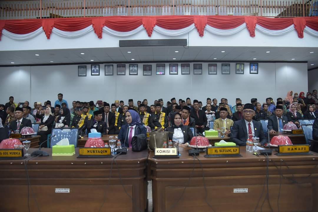 Hj Wa Ode Nurnia Resmi Dilantik sebagai Ketua DPRD Buton Hj Wa Ode Nurnia Resmi Dilantik sebagai Ketua DPRD Buton