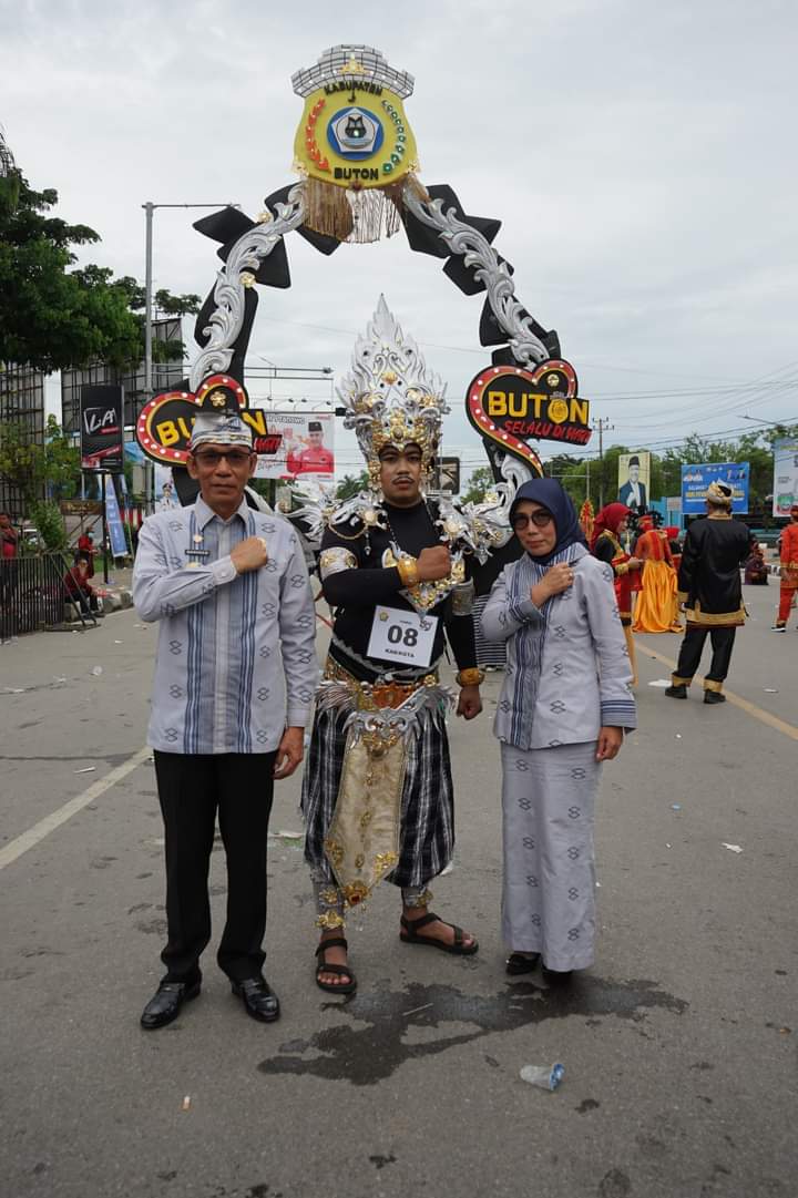 Pawai Budaya HUT Sultra 59, Pemkab Buton Tampilkan Permata Hitam Aspal Butuni