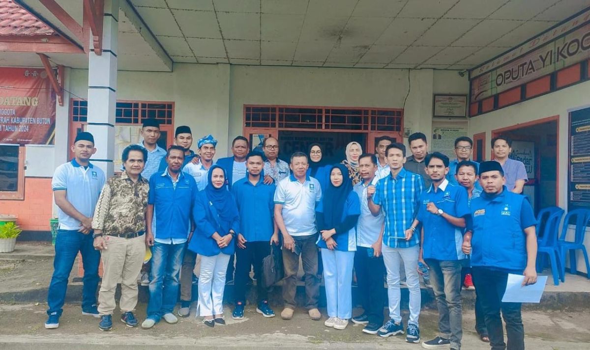 PAN Buton Daftarkan Bacaleg Pemilu 2024 di KPU, Rafiun :"Kami target enam kursi," PAN Buton Daftarkan Bacaleg Pemilu 2024 di KPU, Rafiun :"Kami target enam kursi,"