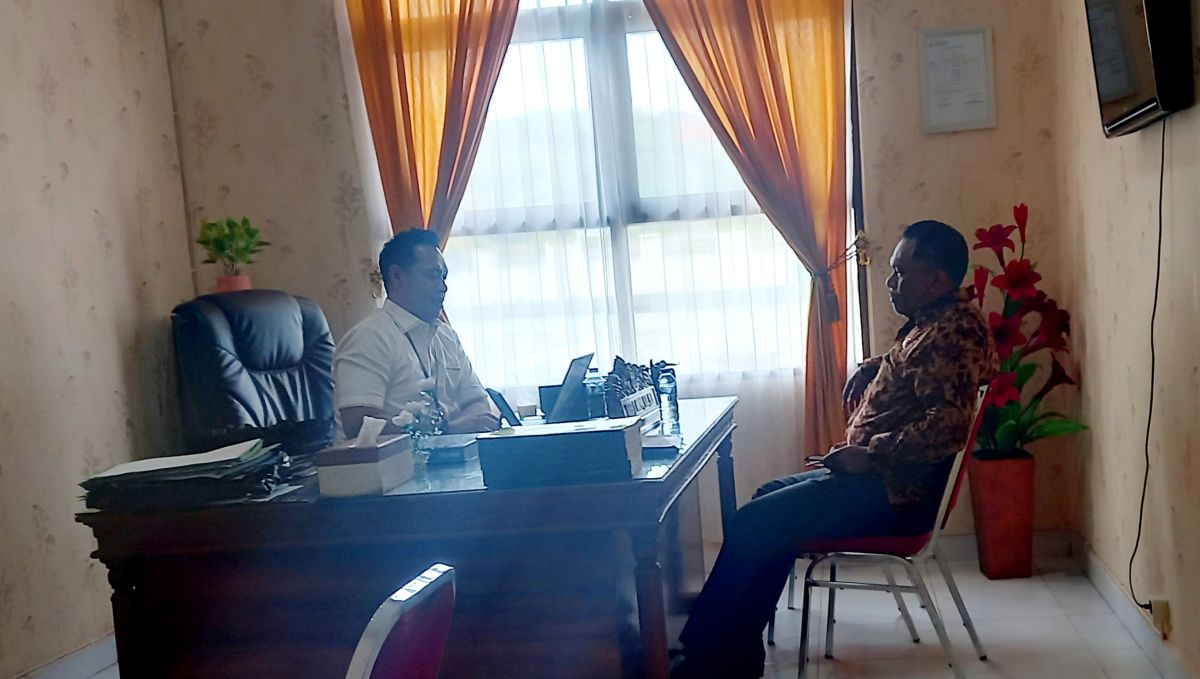 Hari ini, Sekdin PUPR Busel dan Anggota DPRD Busel Jalani Pemeriksaan di Kejari Buton