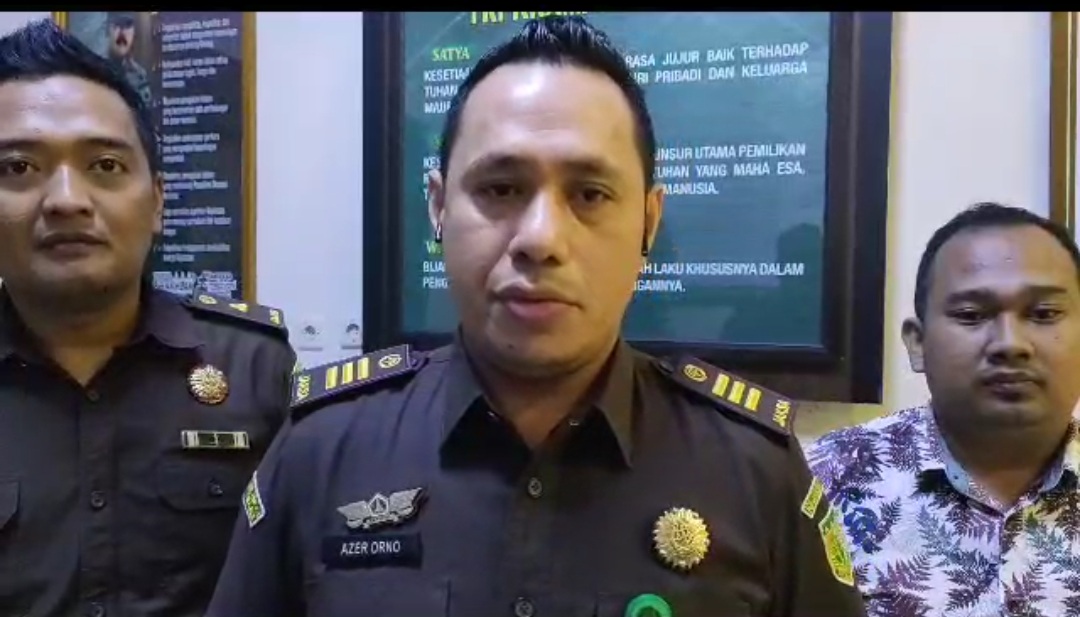 Diperiksa Lima Jam, Mantan Bupati Busel Dicecar 32 pertanyaan Kasus Bandara