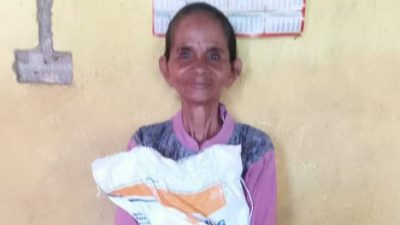 132 KPM Desa Lapodi Terima Bantuan Beras 10 kilo Dari BPN