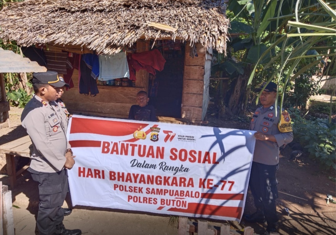 Hut Bhayangkara, Polsek Sampuabalo Bagikan Sembako