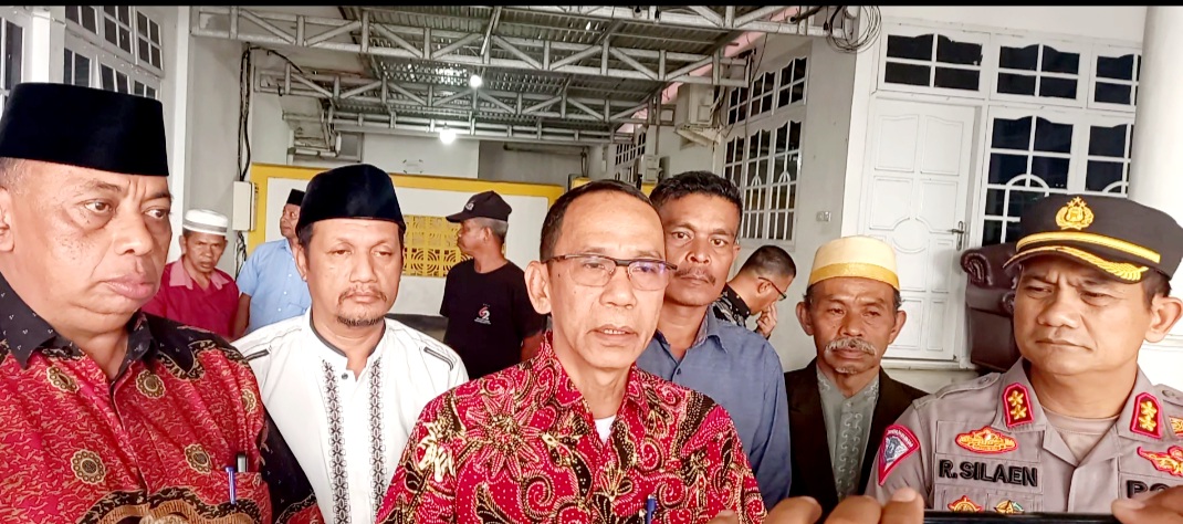 Polres dan Pemkab Buton Gelar Pertemuan dengan Para Tokoh di Kelurahan Takimpo-Kombeli Polres dan Pemkab Buton Gelar Pertemuan dengan Para Tokoh di Kelurahan Takimpo-Kombeli