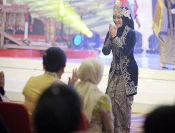Atalia Ridwan Kamil Ikut Fashion Show HUT Dekranas