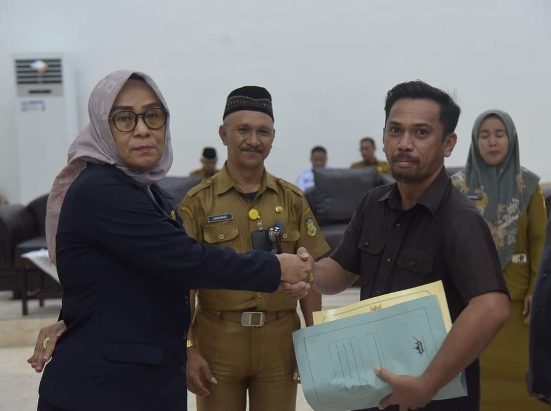 Pj Bupati Buton Sampaikan LKPJ di DPRD Pj Bupati Buton Sampaikan LKPJ di DPRD