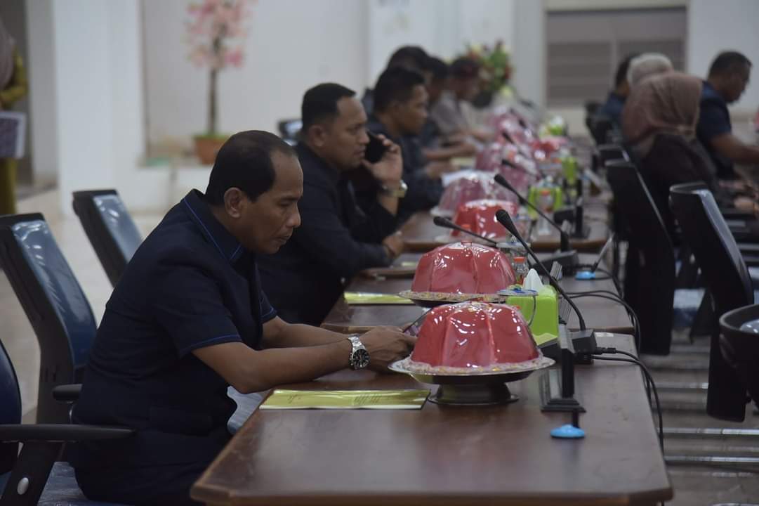 Pj Bupati Buton Sampaikan LKPJ di DPRD Pj Bupati Buton Sampaikan LKPJ di DPRD