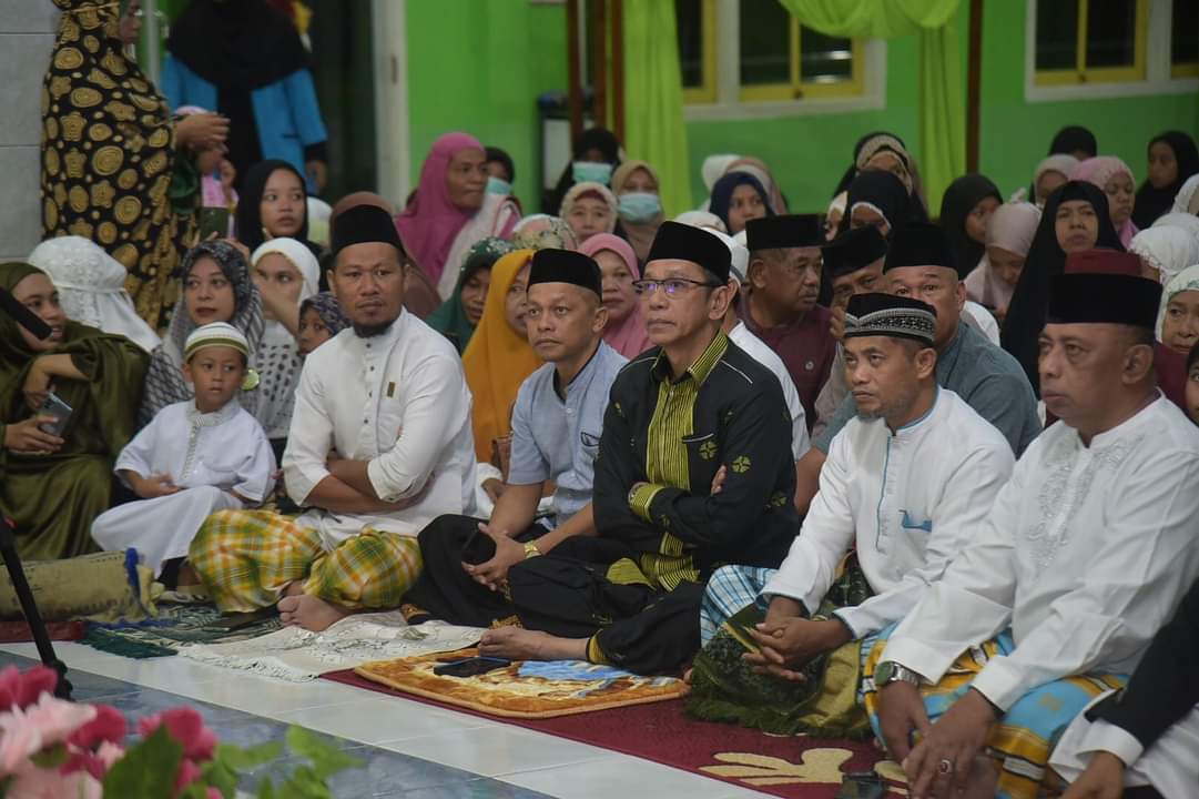 Ustadzah Oki Setiana Dewi Safari Dakwah di Buton Ustadzah Oki Setiana Dewi Safari Dakwah di Buton