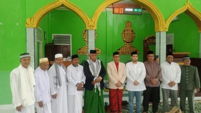Pj Bupati Buton Salat Idul Adha Bersama Warga di Mesjid Nurul Yaqin Pasarwajo