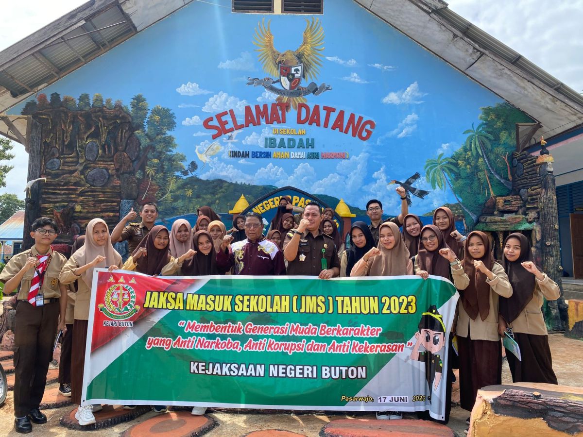 Jaksa Gelar Sosialisasi di SMAN 2 Pasarwajo