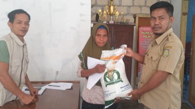 127 KPM Desa Wasampela Terima Bantuan Beras Tahap 2 Dari BPN