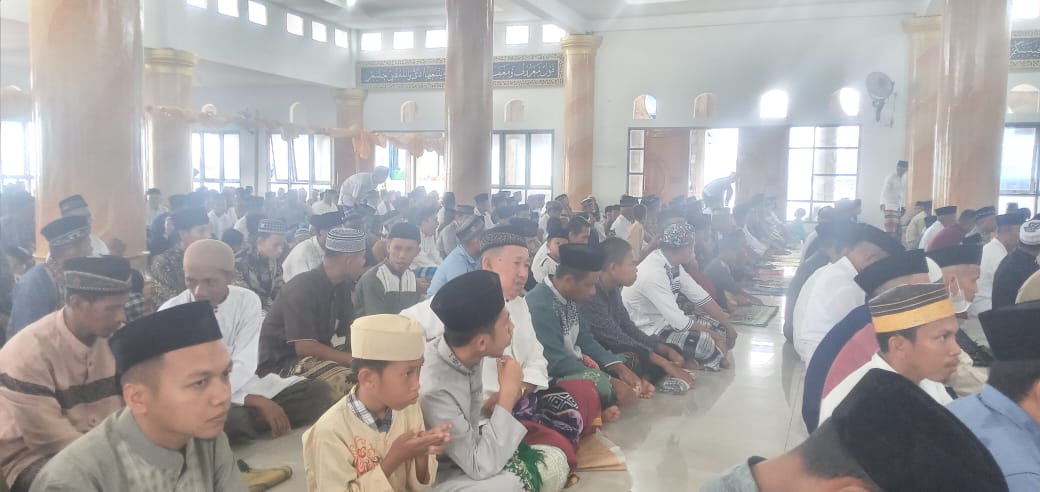 Ribuan Warga Desa Wabula dan Wabula 1, Gelar Sholat Idul Adha Dengan Khitmad.