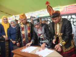 HUT Buton ke 64, Pj Bupati Teken MoU dengan Pemkab Konawe dan Busel