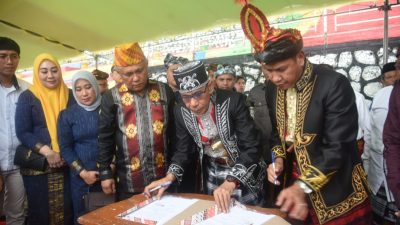 HUT Buton ke 64, Pj Bupati Teken MoU dengan Pemkab Konawe dan Busel