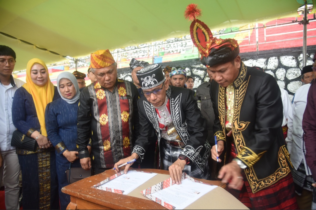 HUT Buton ke 64, Pj Bupati Teken MoU dengan Pemkab Konawe dan Busel