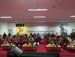 HUT Bhayangkara ke 77, Polres Buton Gelar ke Nobar Wayang Kulit