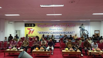 HUT Bhayangkara ke 77, Polres Buton Gelar ke Nobar Wayang Kulit