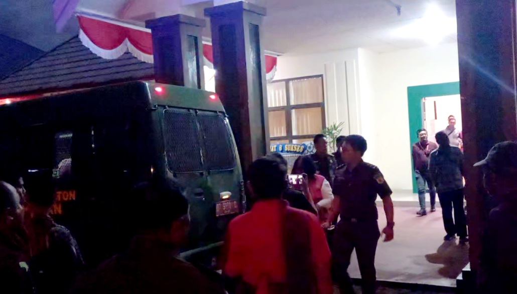 Dua Tersangka Korupsi Bandara Kargo Busel Ditahan, Kadishub Sakit!