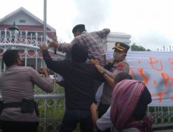 Ratusan Personil Polres Buton Amankan Aksi Demonstrasi di Rujab Bupati Buton