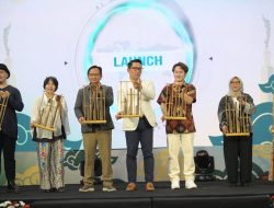 Gubernur Ridwan Kamil Raih Penghargaan Satyalencana Wira Karya, Program Petani Milenial berkontribusi nyata dalam regenerasi petani di Jabar