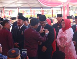 Ridwan Kamil Persembahkan Satyalancana Wira Karya kepada Elemen Masyarakat Pertanian Jabar