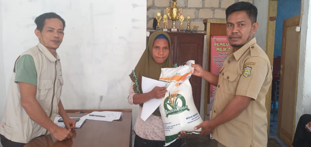 125 KPM Desa Wabula 1 Terima Bantuan Beras 10 Kilo Untuk Tahap 3 Dari BPN