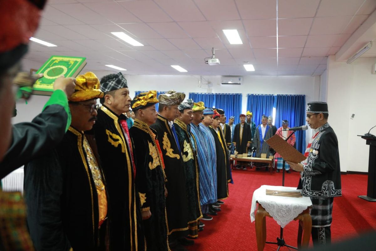 PJ Bupati Buton ketika melantik pejabat eselon 2