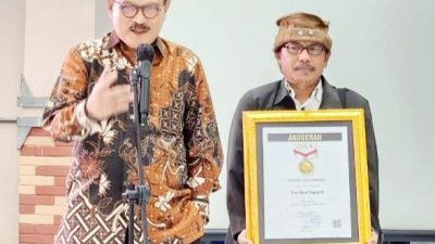 Eros Jarot Raih Anugerah Tokoh Pejuang Kemerdekaan Pers