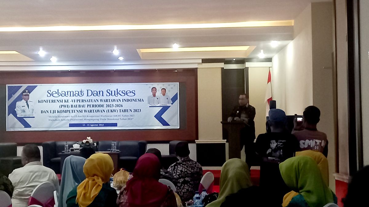 Walikota Baubau Buka Konfrensi Ke VI PWI Baubau