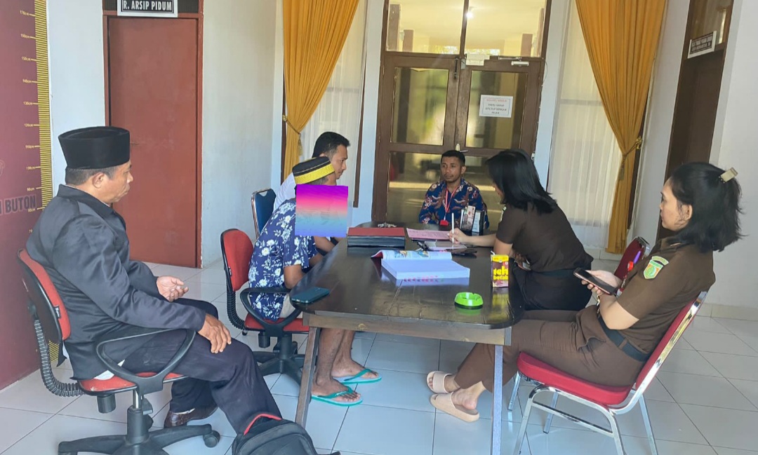 Polisi Serahkan Pelaku dan BB Kasus Penikaman di Leter Buton ke Jaksa