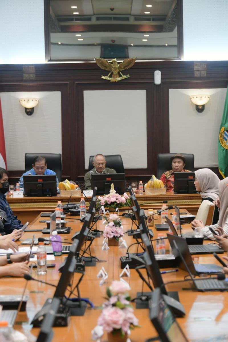 Tinjau Lokasi Bencana Longsor Tasikmalaya, Bey Pastikan Penanganan Berjalan Optimal