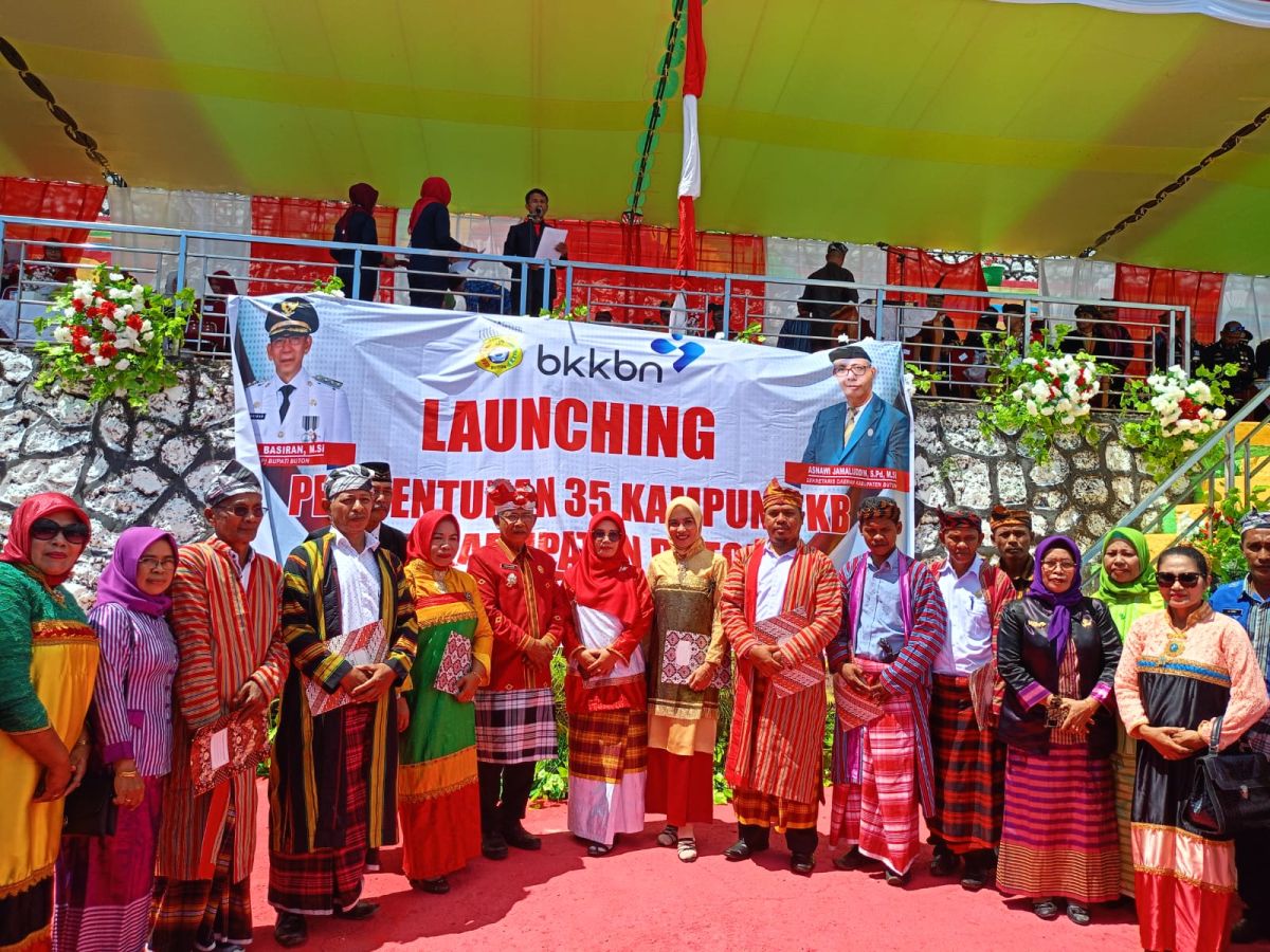 Pj Bupati Buton Resmikan 35 Kampung KB Pj Bupati Buton Resmikan 35 Kampung KB