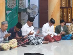 Pj Bupati Buton Serahkan Mimbar Mesjid Kepada Lembaga Adat Wabula