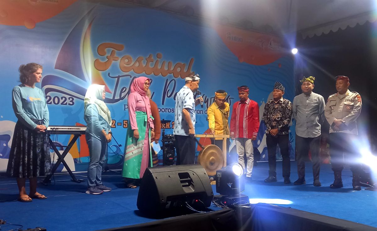 Festival Teluk Pasarwajo Resmi Dibuka
