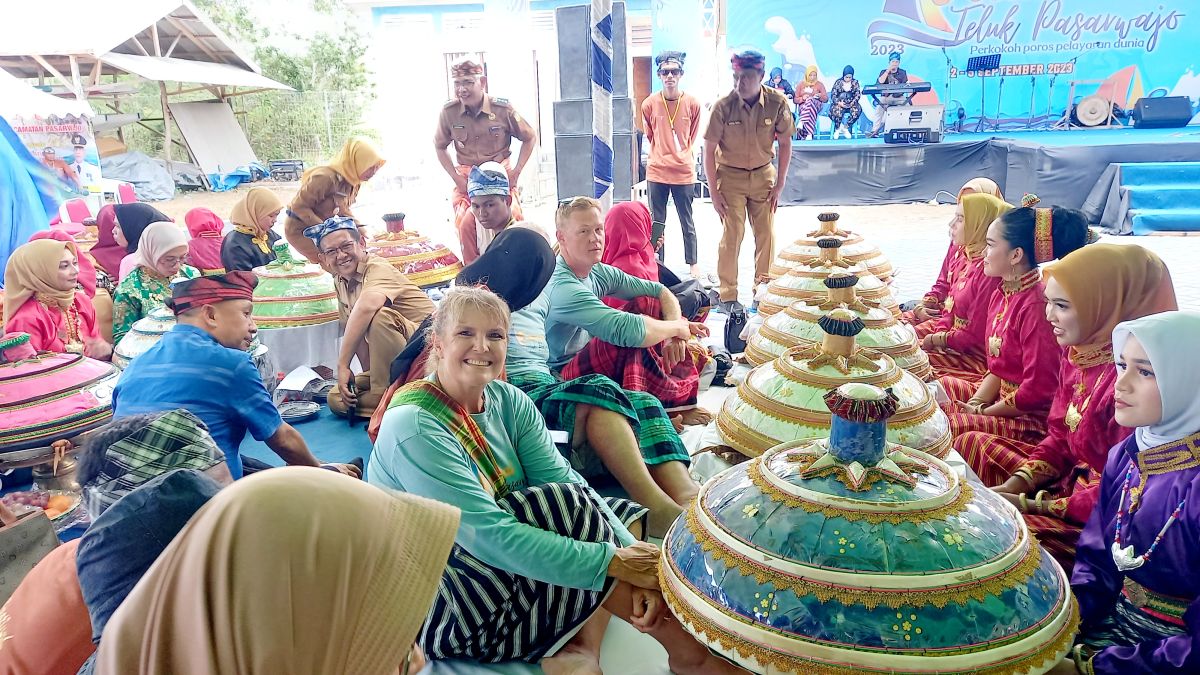Sukses Pelaksanaan Festival Teluk Pasarwajo, Pemkab Buton Gelar Pekanda-Kandea