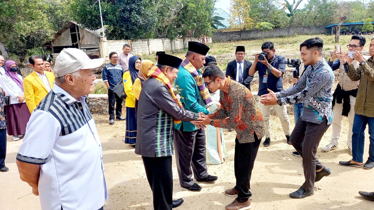 Asisten I dan Pembina Yayasan Unidayan Resmikan Mesjid An Nabawiah Asisten I dan Pembina Yayasan Unidayan Resmikan Mesjid An Nabawiah