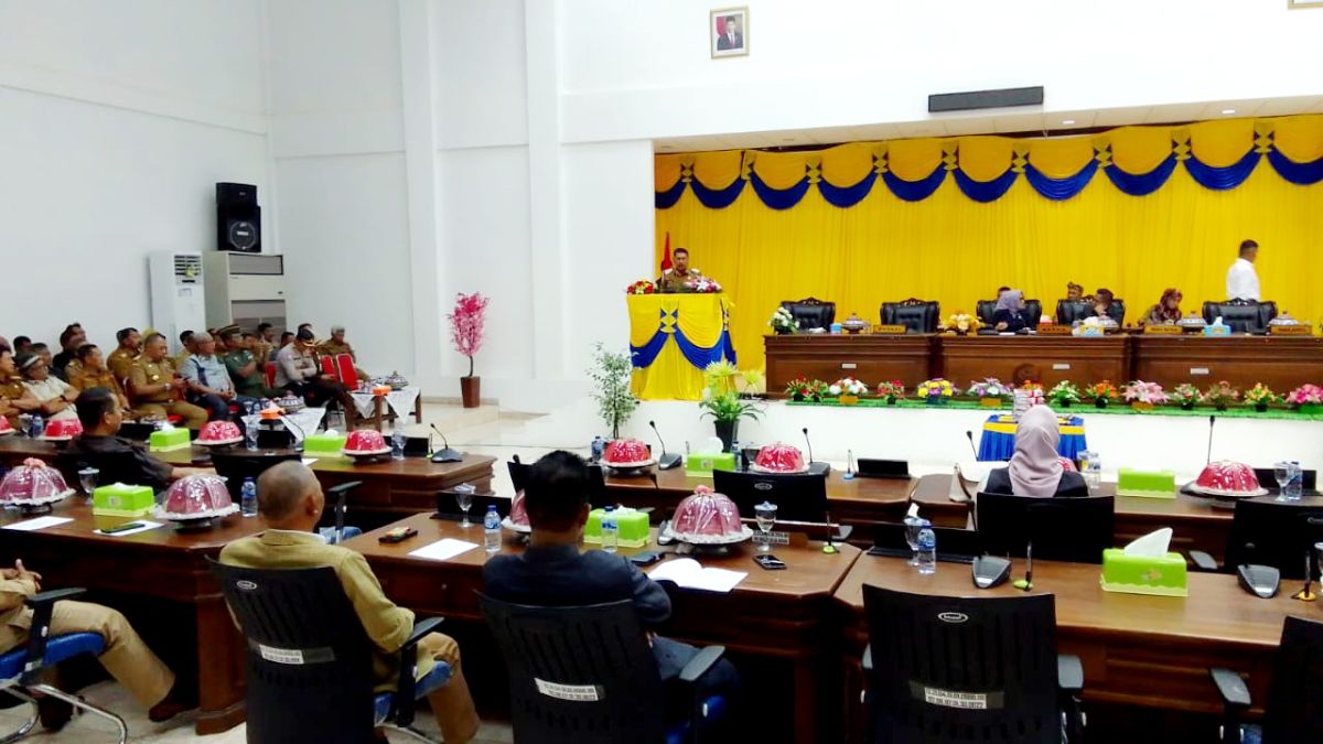 Pj Bupati Buton Ajukan Empat Raperda Pj Bupati Buton Ajukan Empat Raperda