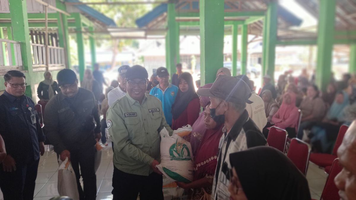 Stabilkan Harga, Pj Bupati Buton Lounching Bantuan Cadangan Pangan Beras Stabilkan Harga, Pj Bupati Buton Lounching Bantuan Cadangan Pangan Beras
