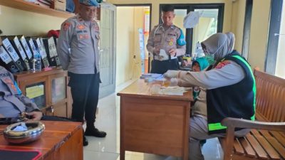 Puluhan Anggota Propam Polres Buton Mendadak Tes Urine