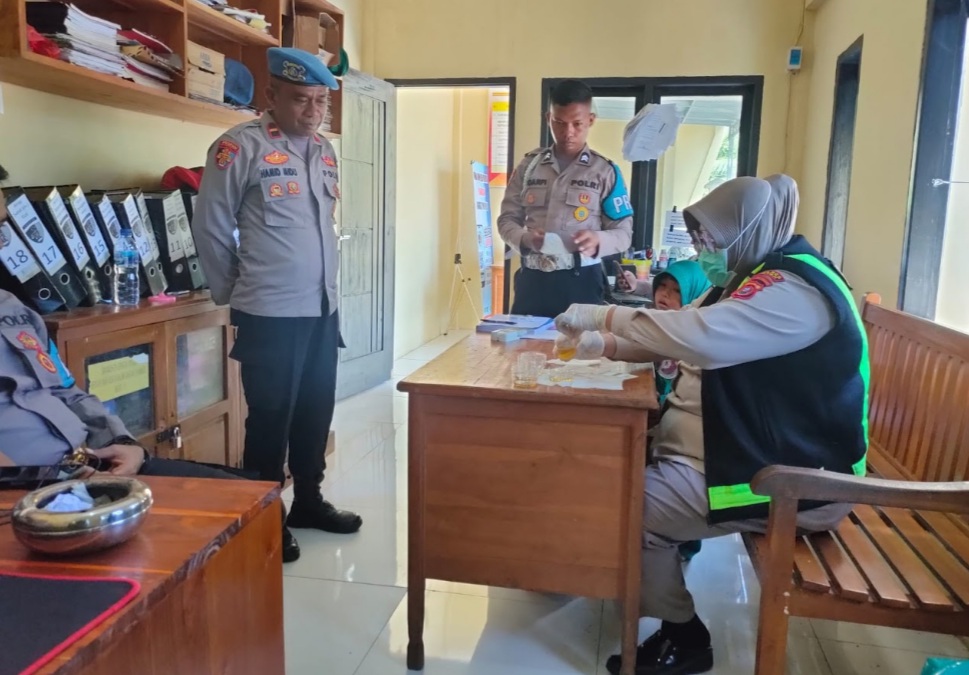 Puluhan Anggota Propam Polres Buton Mendadak Tes Urine