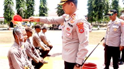 Siram Air Bunga, Lima Personil Bintara Remaja Resmi Bertugas Di Polres Buton