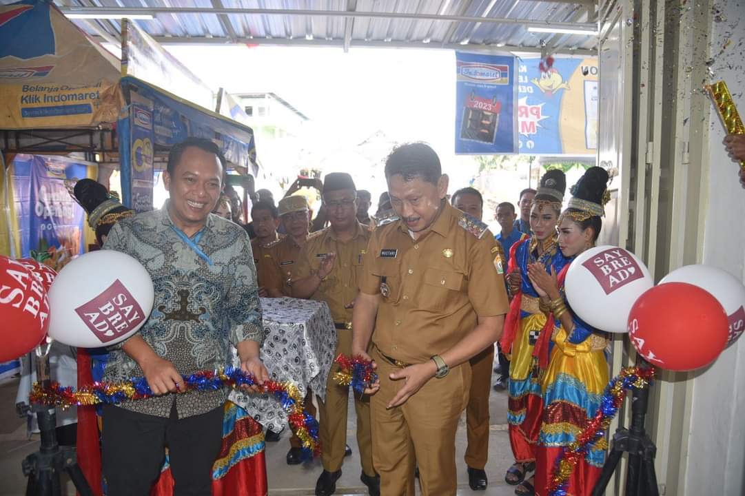 Pj. Bupati Buton Resmikan Gerai Indomaret di Pasarwajo Pj. Bupati Buton Resmikan Gerai Indomaret di Pasarwajo