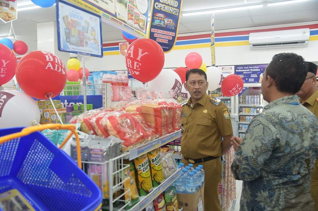 Pj. Bupati Buton Resmikan Gerai Indomaret di Pasarwajo Pj. Bupati Buton Resmikan Gerai Indomaret di Pasarwajo