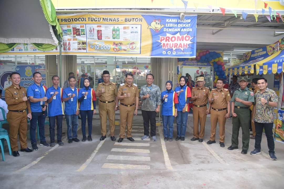 Pj. Bupati Buton Resmikan Gerai Indomaret di Pasarwajo Pj. Bupati Buton Resmikan Gerai Indomaret di Pasarwajo