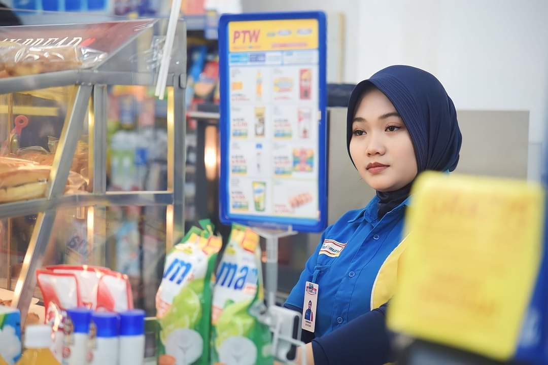 Pj. Bupati Buton Resmikan Gerai Indomaret di Pasarwajo Pj. Bupati Buton Resmikan Gerai Indomaret di Pasarwajo