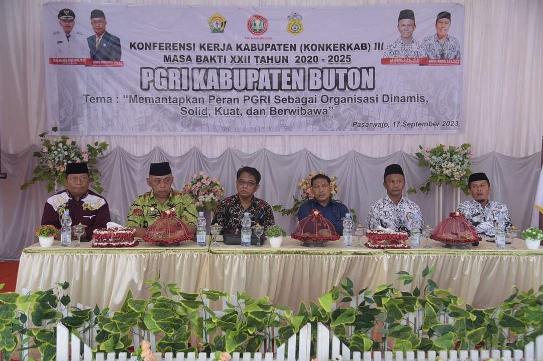 Asisten II Buka Konferensi Kerja Kabupaten Buton III PGRI