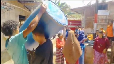 BPBD Buton Selatan Salurkan Bantuan Air Bersih Untuk Ratusan Warga